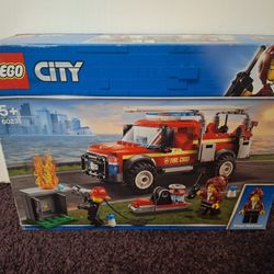 LEGO CITY: Fire Chief Response Truck 60231.