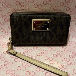 Michael Kors Jet Set Zip Phone Case Wallet