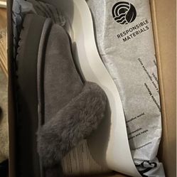 BRAND NEW ugg Slippers 