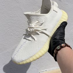 100$ MENS SIZE 9 YEEZY 350 BONE COLOR WAY I WANT SOLD ASAP