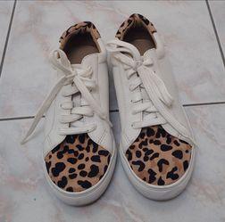 Womens casual sneakers