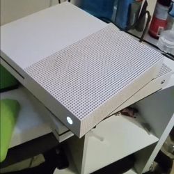 Xbox One S 100$