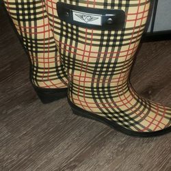$35 Rain Boots size 8