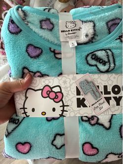 Woman’s pjs $20
