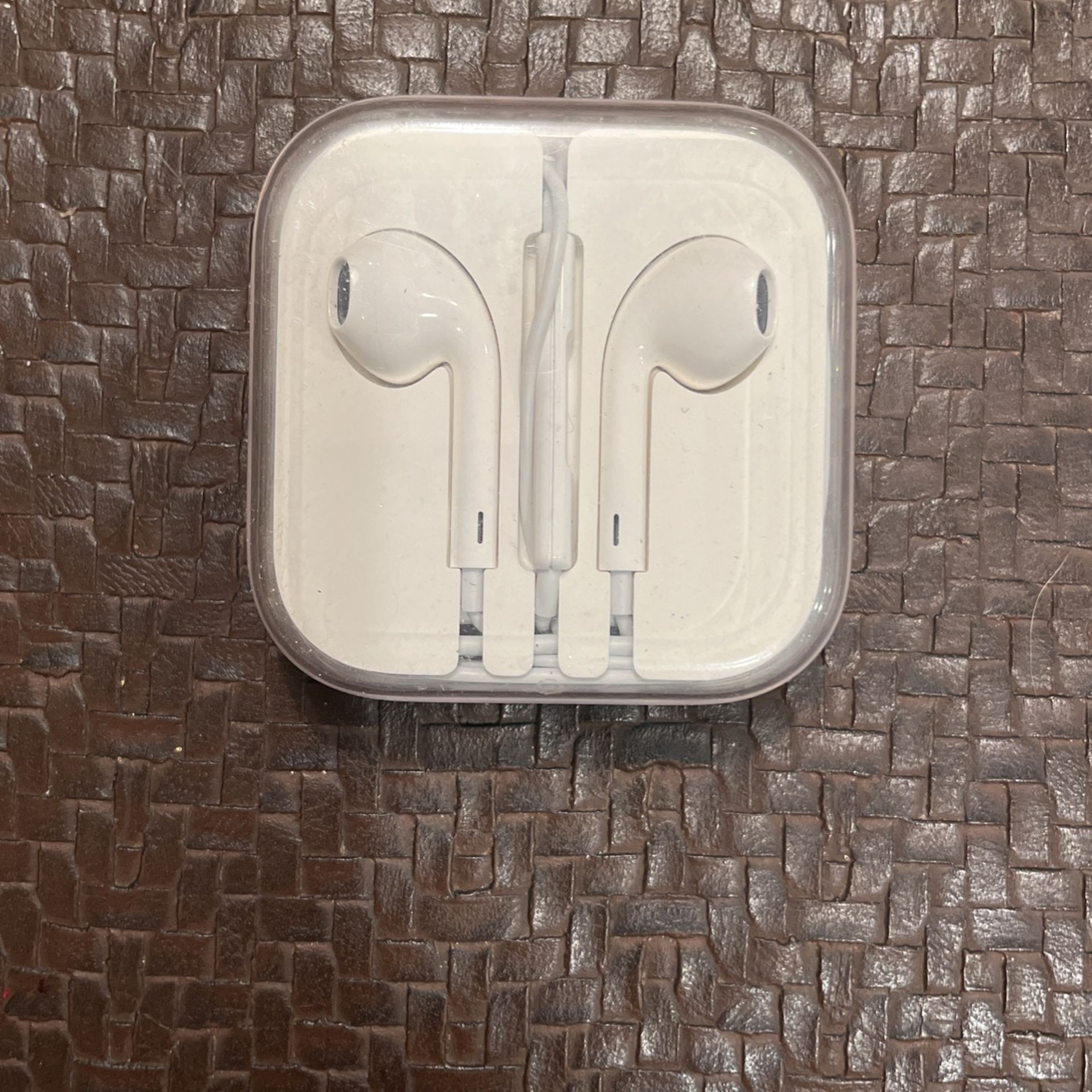 Apple EarPods In Ear Canal Headset - White Wired 3.5mm for Sale in ...