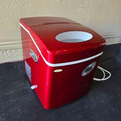 NewAir AI-215R 50-lb portable ice maker