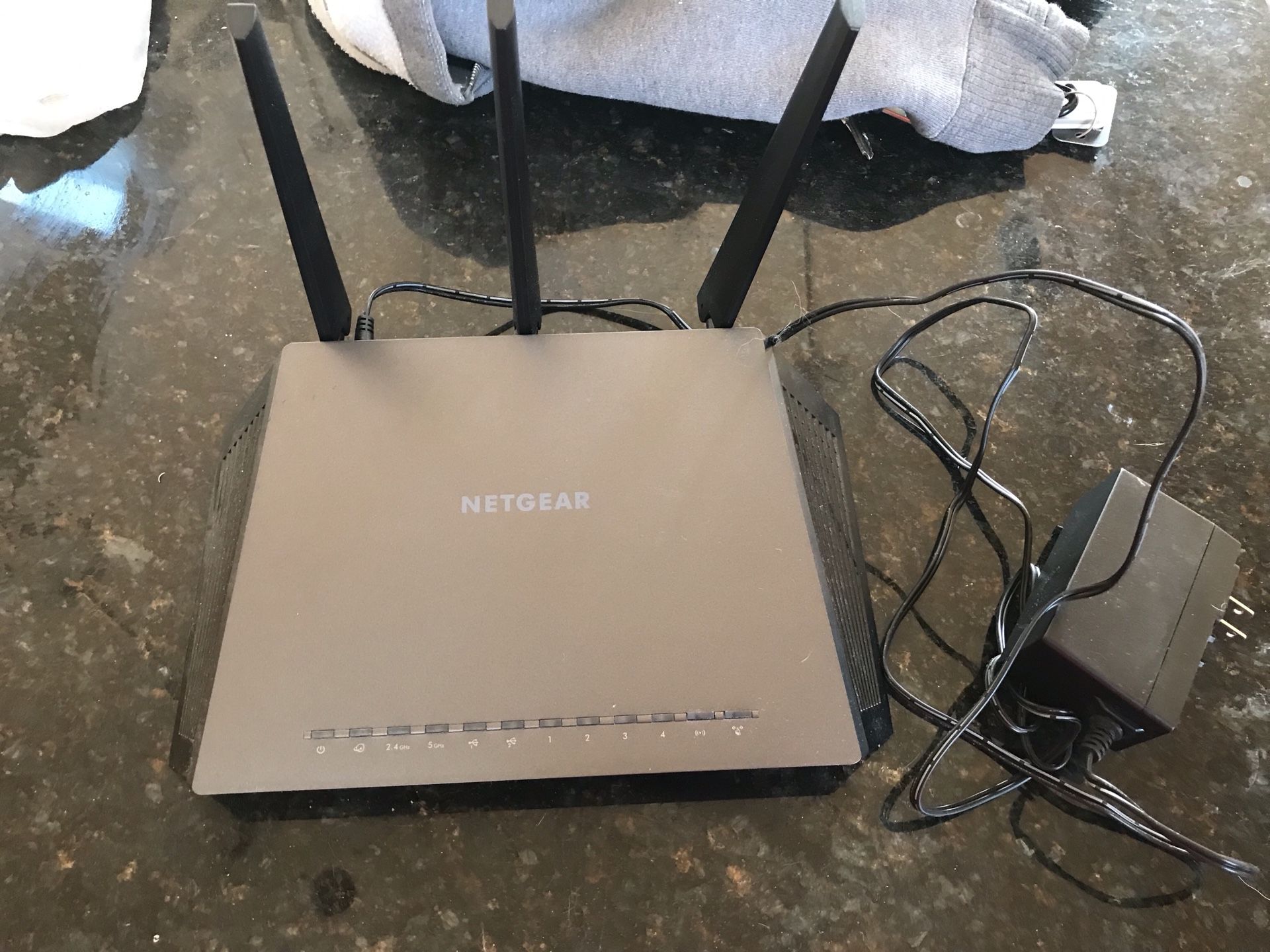 NETGEAR Nighthawk AC1900 Smart WiFi Router, model R7000