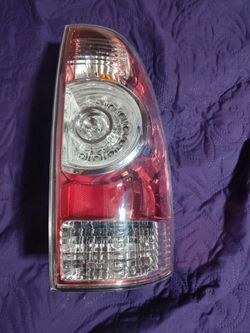 2008-2015 Toyota Tacoma Right Side Tail Light 60$$ Brand New Nueva