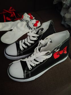 Hello Kitty size 9