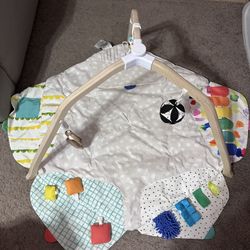 LOVEVERY | The Play Gym