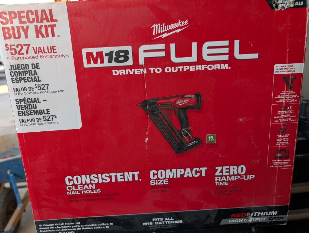 Milwaukee M18 FUEL 15GA Angled Finish Nailer HIGH OUTPUT Kit