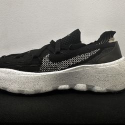 NIKE SPACE HIPPIE 04 BLACK AND WHITE SNEAKERS  SIZE:9 WOMENS