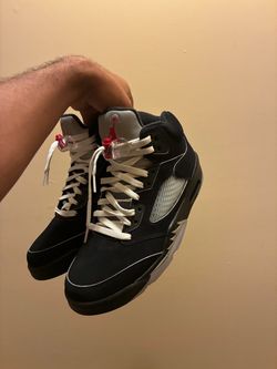 Size 10 Jordan metallic 5s 110$