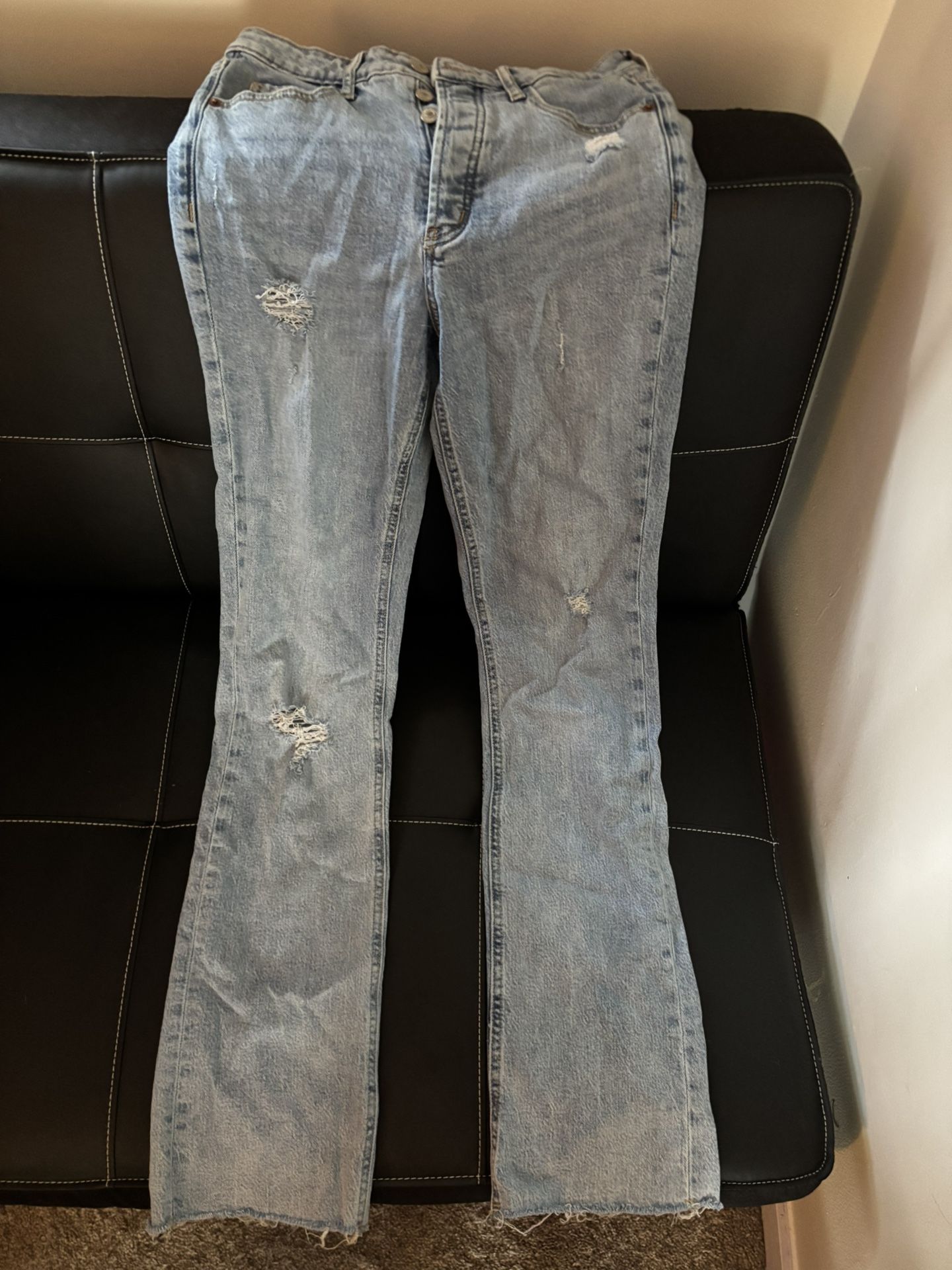 SIZE 0 - High Waisted/ Bootcut/ Faded Jeans