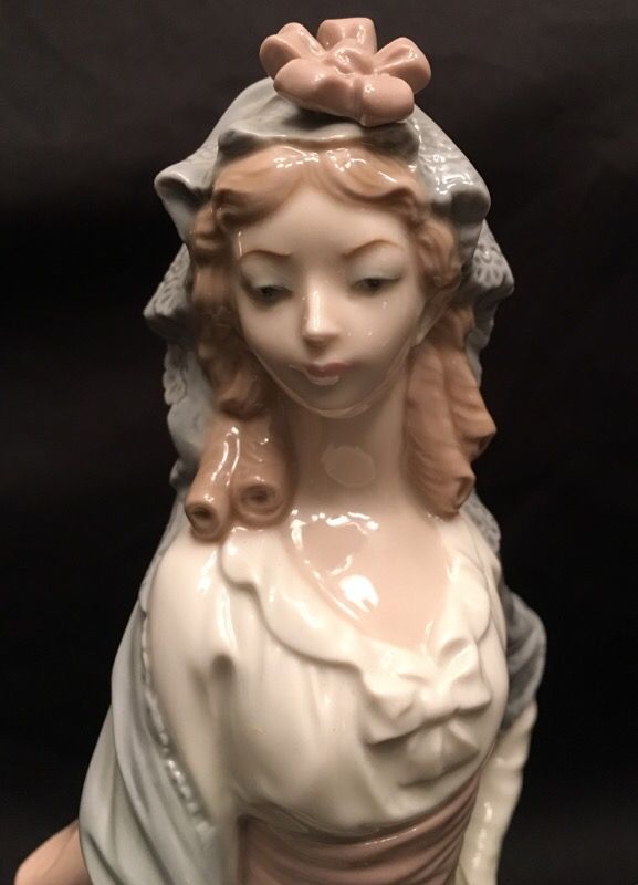 Lladro Dama Goyesca Rare