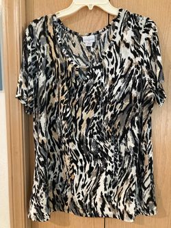 Womens Jacklyn Smith Short Sleeve top animal print size XL