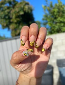Naiiillsss , Unas 
