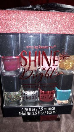 NEW Nail Polish Gift Box - 14 Nail Polishes.