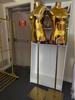$75 gold mannequin de mujer