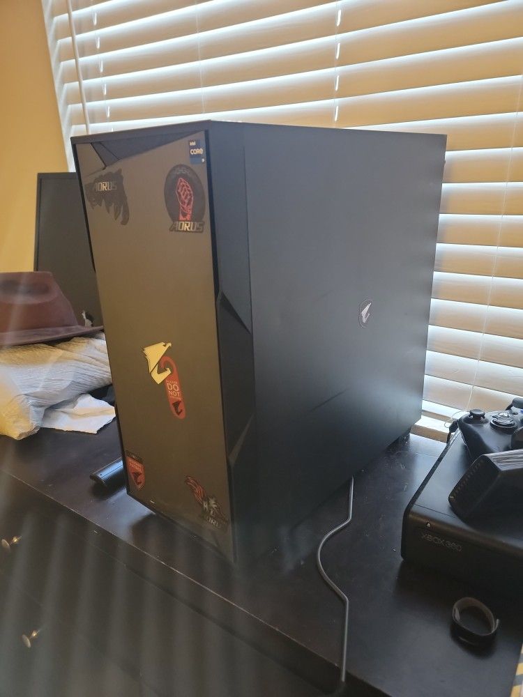 Gigabyte Aorus C300 Glass Gaming Computer Case