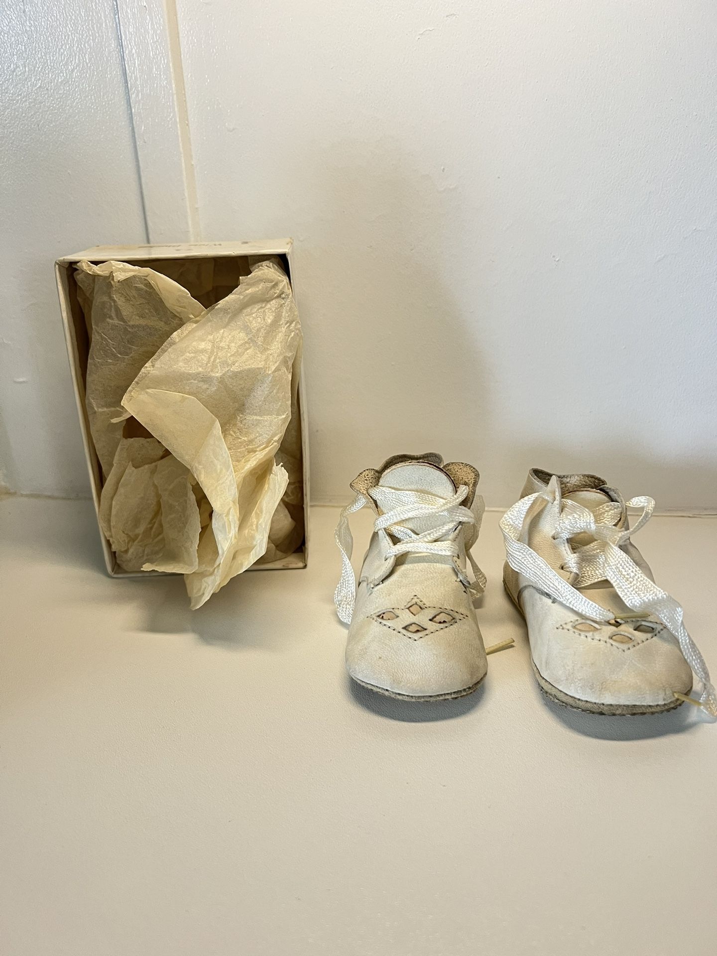 Vintage White Leather Baby Shoes Size 1