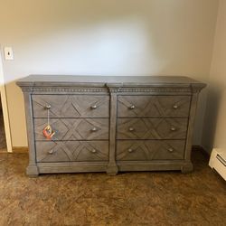 Slightly Used Queen Bedroom set
