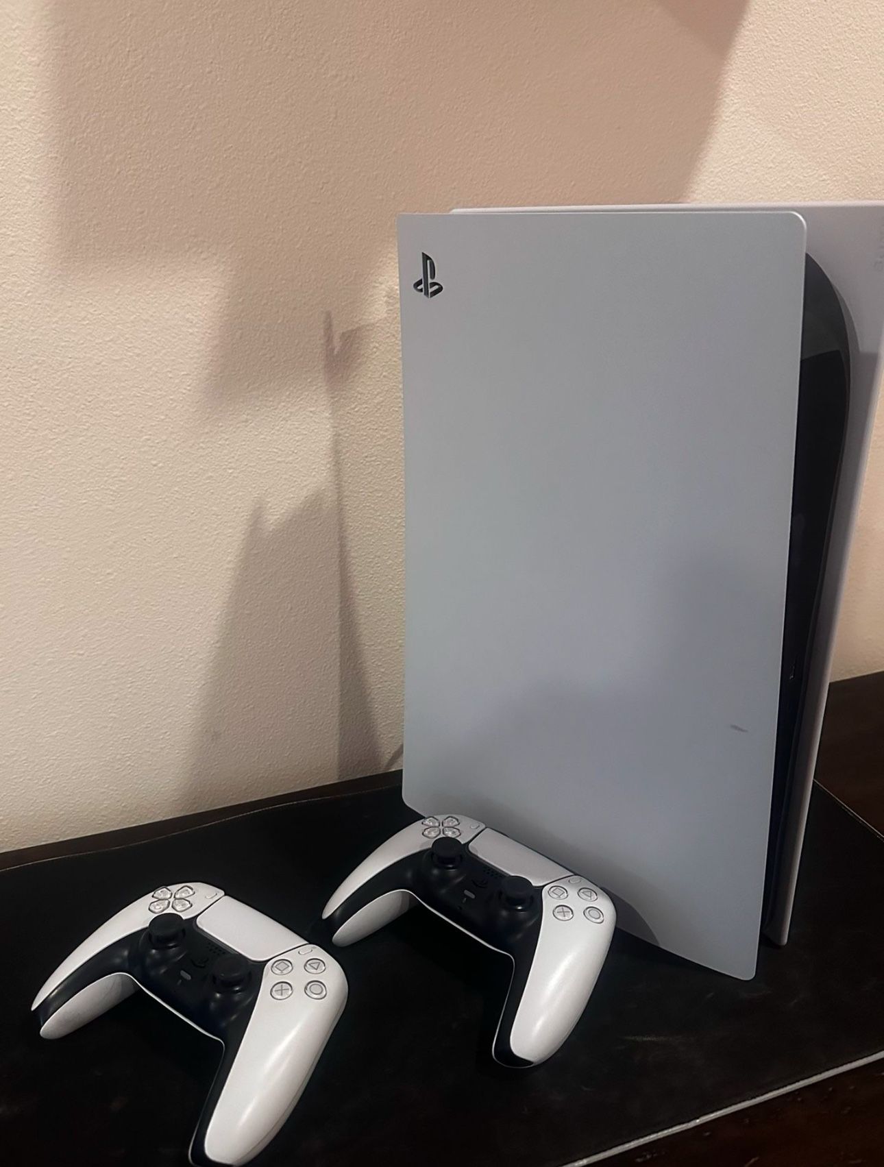 Ps5 With Disc Reader + 2 Ps5 Controllers +Studio Headphones+ Ducky One 2 Mini Keyboard