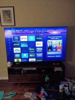 75"  Hisense roku smart tv