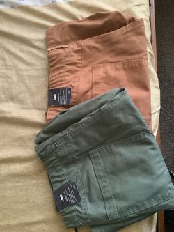 LCKR Foot Locker https://offerup.com/redirect/?o=YnJhbmQubmV3 size Large  shorts