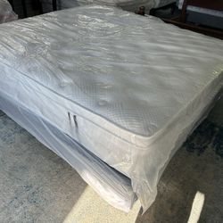 14” FIRM King Mattress-LIKE NEW!