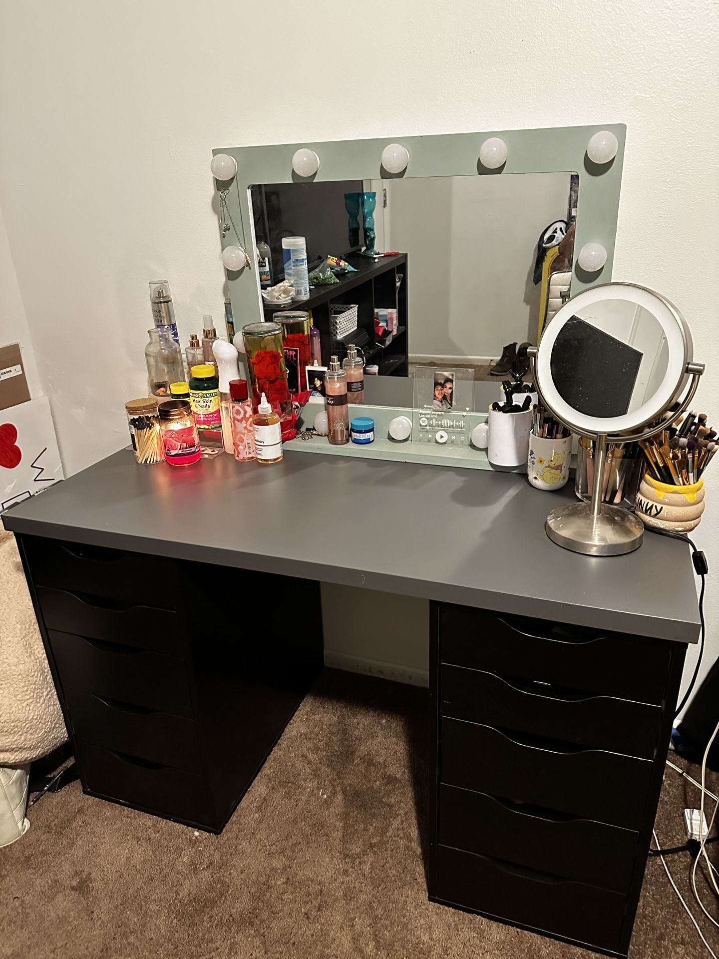 makeup vanity 