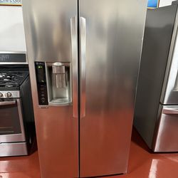 LG 2-door refrigerator in perfect working condition with water and ice dispenser. Dimensions: 36 (H) x 36 (D) x 70 (H). Home delivery and installation