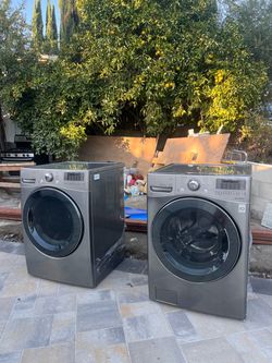 LG Front Load Washer & Dryer Set – Stainless Steel/Graphite – Used – AS IS