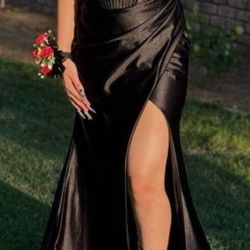 Beautiful Prom DRESS SIZE 4 LIKE NEW PAID $289