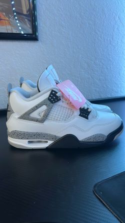 Air Jordan 4’s “White Cements” Size 7.5