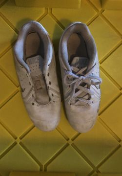 Nike cheer sneakers