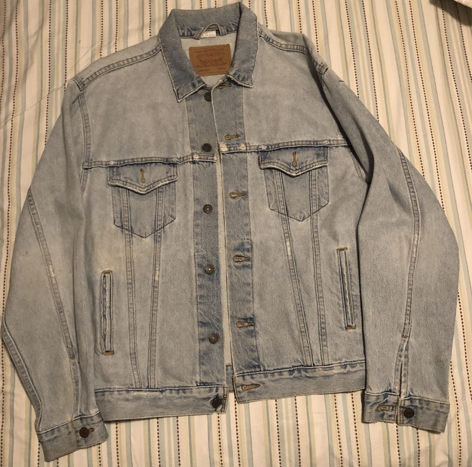 LEVI JACKET SIZE L 