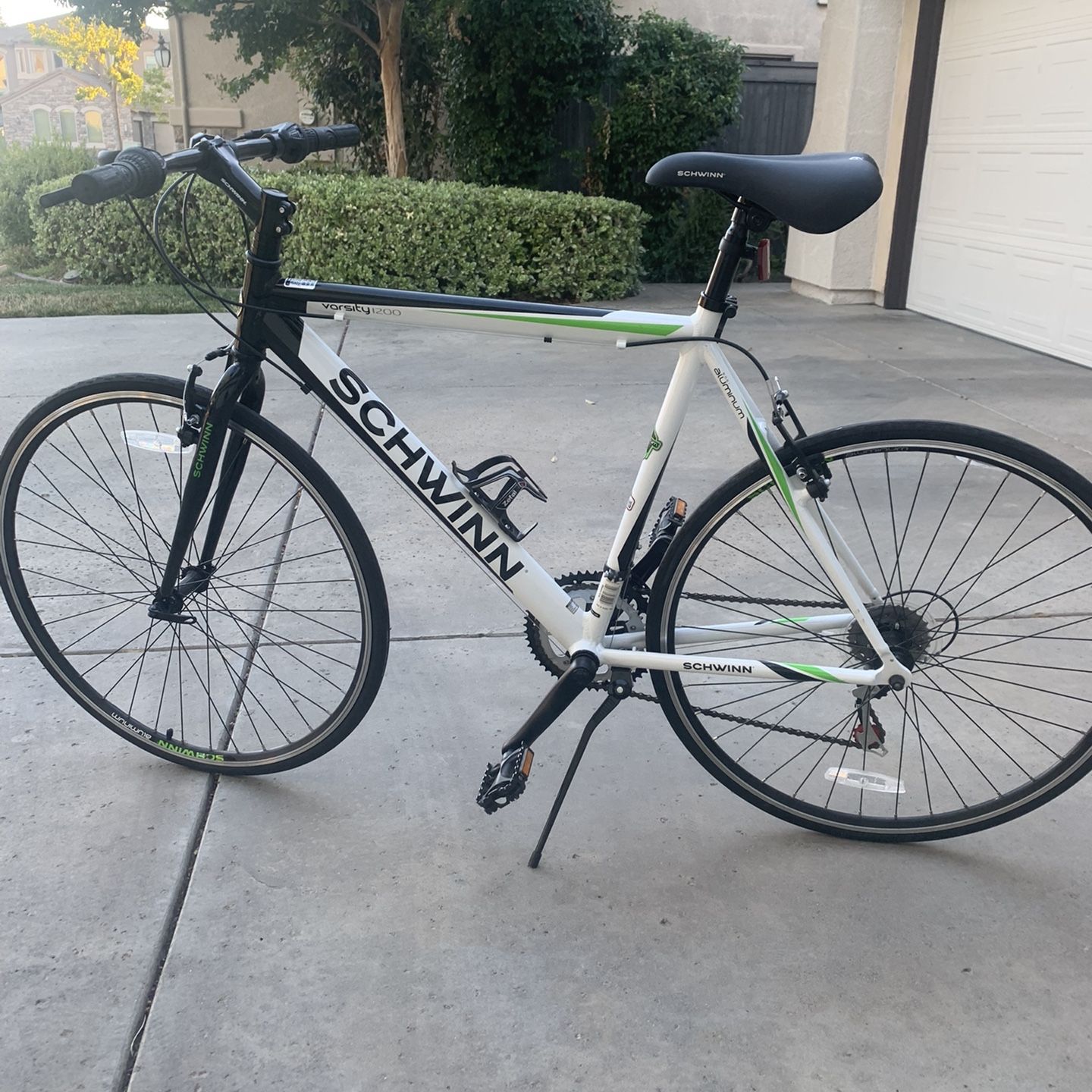 schwinn bike varsity 1200