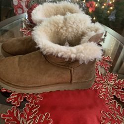 Uggs Boots Sz 7-8