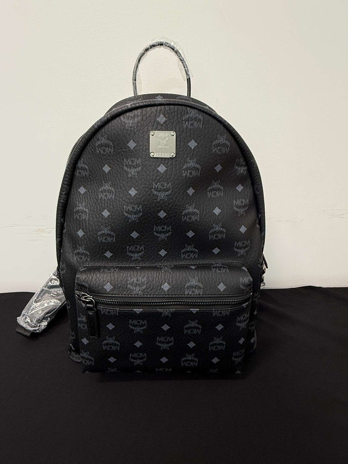 MCM BACKPACK ALL BLACK