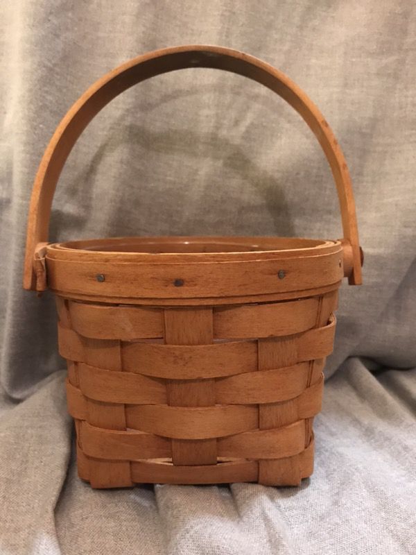 Small 1995 Longaberger Basket with plastic liner