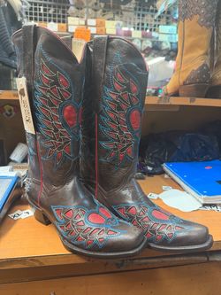 NEW WOMENS COWBOY BOOTS SIZE 7