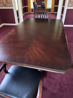 Beautiful Bernhardt formal dining table