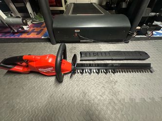 Milwaukee m18 fuel 24” hedger like new