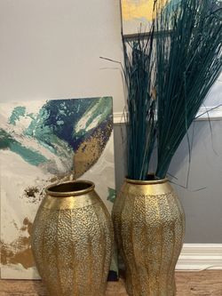 2 Gold Vases