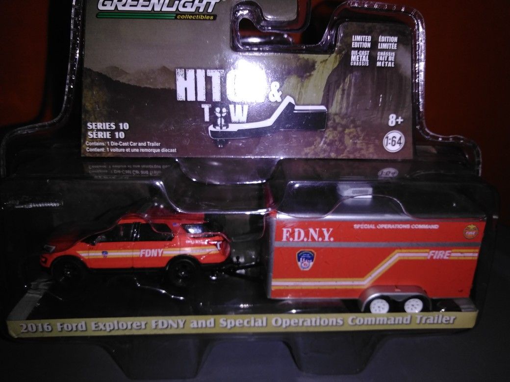 Greenlight hitch tow nyfd ford explorer with enclosed trailer