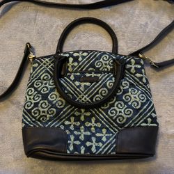 Vera Bradley Blue Pattern With Leather Trim, Bottom And Straps. 