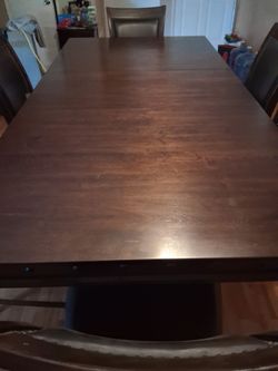 Very nice Mohogeny table.