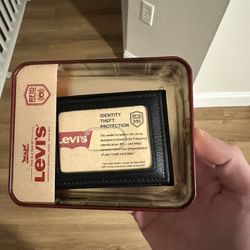 Levi’s RFID Blocking Slim Wallet – Black Leather Card Holder – Minimalist Wallet (New)