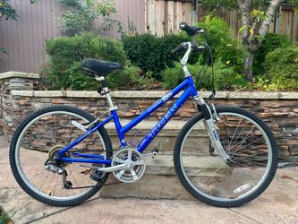 Trek Navigator 300 Hybrid Bike